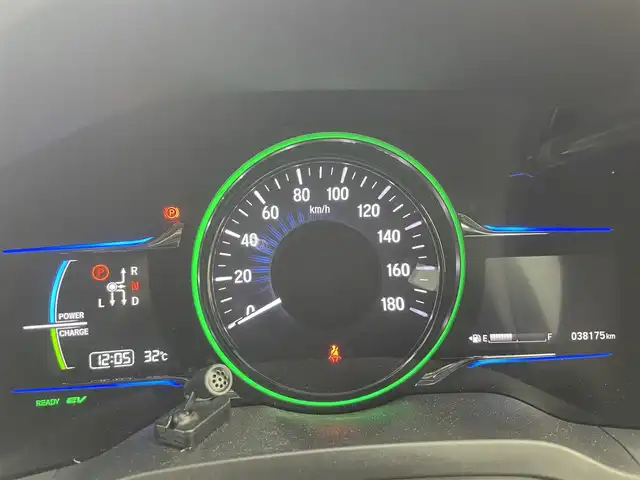 ホンダ ヴェゼル ハイブリッド Z 富山県 2015(平27)年 3.9万km ホワイトオーキッドパール 純正ナビ(AM/FM/CD/DVD/BT)/バックカメラ/クルーズコントロール/衝突軽減ブレーキ/ウインドシールドデアイサー/電子パーキングブレーキ/オートブレーキホールド/ETC/前後ドライブレコーダー/後方コーナーセンサー/前席シートヒーター/社外AW付スタッドレスタイヤ車載/LEDヘッドライト/純正フロアマット/純正AW/パドルシフト/オートライト/スマートキー/スペアキー1本/プッシュスタート
