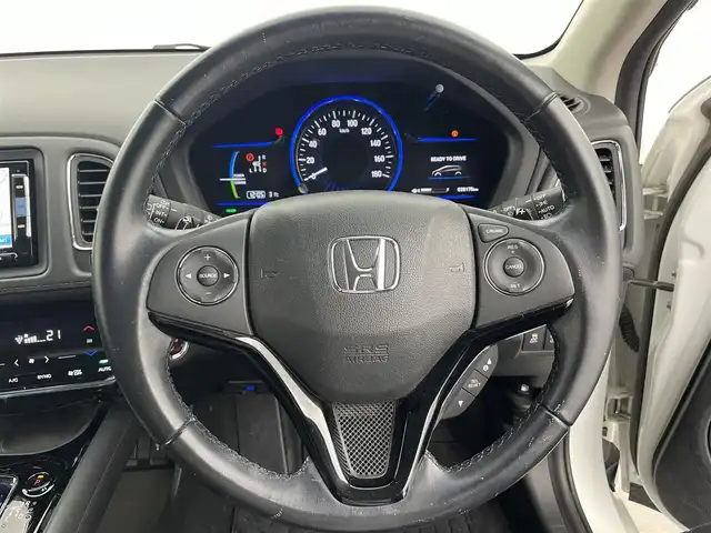 ホンダ ヴェゼル ハイブリッド Z 富山県 2015(平27)年 3.9万km ホワイトオーキッドパール 純正ナビ(AM/FM/CD/DVD/BT)/バックカメラ/クルーズコントロール/衝突軽減ブレーキ/ウインドシールドデアイサー/電子パーキングブレーキ/オートブレーキホールド/ETC/前後ドライブレコーダー/後方コーナーセンサー/前席シートヒーター/社外AW付スタッドレスタイヤ車載/LEDヘッドライト/純正フロアマット/純正AW/パドルシフト/オートライト/スマートキー/スペアキー1本/プッシュスタート