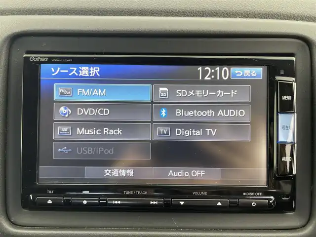 ホンダ ヴェゼル ハイブリッド Z 富山県 2015(平27)年 3.9万km ホワイトオーキッドパール 純正ナビ(AM/FM/CD/DVD/BT)/バックカメラ/クルーズコントロール/衝突軽減ブレーキ/ウインドシールドデアイサー/電子パーキングブレーキ/オートブレーキホールド/ETC/前後ドライブレコーダー/後方コーナーセンサー/前席シートヒーター/社外AW付スタッドレスタイヤ車載/LEDヘッドライト/純正フロアマット/純正AW/パドルシフト/オートライト/スマートキー/スペアキー1本/プッシュスタート