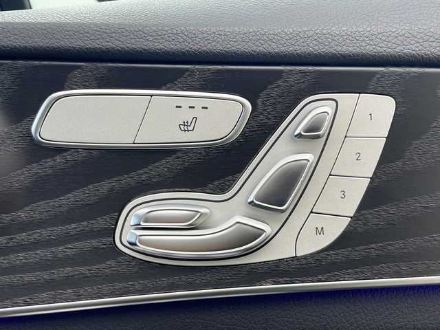 メルセデス・ベンツ Ｃ２００ 4マチック SW AVG AMGライン 秋田県 2019(平31)年 3.1万km オブシディアンブラック 4WD/純正ナビ/（BT/フルセグTV/AppleCarPlay/AndroidAuto）/バックカメラ/ETC2.0/ドラレコ/レーダーセーフティパッケージ/コーナーセンサー/アイドリングストップ/ルーフレール/レザーシート/パワーシート/シートヒーター/ミラーヒーター/パーキングポジション機能付きドアミラー/本革ステアリング/パドルシフト/ステアリングリモコン/LEDヘッドランプ/フォグランプ/電動パーキングブレーキ/純正AW冬タイヤ積み込み/（225/50R17 4分山）
