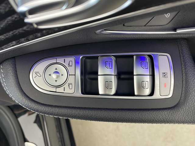 メルセデス・ベンツ Ｃ２００ 4マチック SW AVG AMGライン 秋田県 2019(平31)年 3.1万km オブシディアンブラック 4WD/純正ナビ/（BT/フルセグTV/AppleCarPlay/AndroidAuto）/バックカメラ/ETC2.0/ドラレコ/レーダーセーフティパッケージ/コーナーセンサー/アイドリングストップ/ルーフレール/レザーシート/パワーシート/シートヒーター/ミラーヒーター/パーキングポジション機能付きドアミラー/本革ステアリング/パドルシフト/ステアリングリモコン/LEDヘッドランプ/フォグランプ/電動パーキングブレーキ/純正AW冬タイヤ積み込み/（225/50R17 4分山）