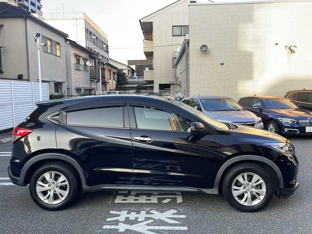 ホンダ ヴェゼル X ホンダセンシング 広島県 2016(平28)年 13.2万km クリスタルブラックパール /登録時走行距離/　　　　　　　131999キロ/ワンオーナー/アイドリングストップ/純正ナビ/バックカメラ/ワンセグ/クルーズコントロール/スペアキー×１/ビルトインETC/新車時整備手帳/　　【保証書】/取扱説明書/
