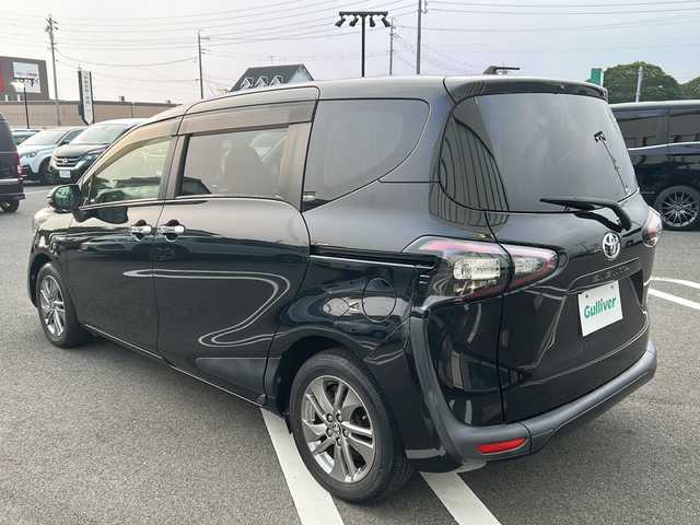 トヨタ シエンタ G 岐阜県 2016(平28)年 3.3万km ブラックマイカ 登録時走行距離33060km/純正７型ナビ　/バックカメラ　/ドライブレコーダー　/ＥＴＣ　/両側パワースライド　/衝突軽減システム　/盗難防止装置　/横滑り防止装置　/レーンキープアシスト　/アイドリングストップ/ＬＥＤヘッドライト　/オートハイビーム　/オートライト/３列シート/シートヒーター/純正15インチアルミホイール/ドアバイザー/純正フロアマット