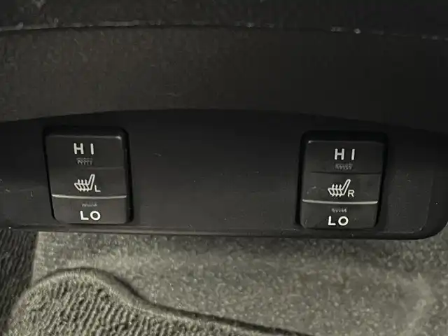 トヨタ シエンタ G 埼玉県 2016(平28)年 3.4万km ブラック 登録時走行距離33060km/純正７型ナビ　/バックカメラ　/ドライブレコーダー　/ＥＴＣ　/両側パワースライド　/衝突軽減システム　/盗難防止装置　/横滑り防止装置　/レーンキープアシスト　/アイドリングストップ/ＬＥＤヘッドライト　/オートハイビーム　/オートライト/３列シート/シートヒーター/純正15インチアルミホイール/ドアバイザー/純正フロアマット