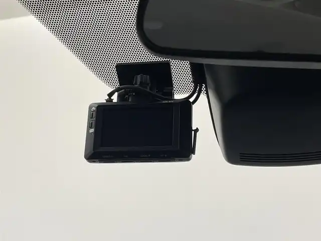 トヨタ シエンタ G 埼玉県 2016(平28)年 3.4万km ブラック 登録時走行距離33060km/純正７型ナビ　/バックカメラ　/ドライブレコーダー　/ＥＴＣ　/両側パワースライド　/衝突軽減システム　/盗難防止装置　/横滑り防止装置　/レーンキープアシスト　/アイドリングストップ/ＬＥＤヘッドライト　/オートハイビーム　/オートライト/３列シート/シートヒーター/純正15インチアルミホイール/ドアバイザー/純正フロアマット