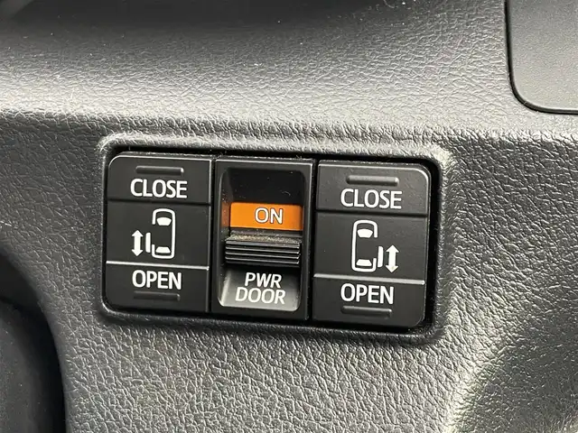 トヨタ シエンタ G 埼玉県 2016(平28)年 3.4万km ブラック 登録時走行距離33060km/純正７型ナビ　/バックカメラ　/ドライブレコーダー　/ＥＴＣ　/両側パワースライド　/衝突軽減システム　/盗難防止装置　/横滑り防止装置　/レーンキープアシスト　/アイドリングストップ/ＬＥＤヘッドライト　/オートハイビーム　/オートライト/３列シート/シートヒーター/純正15インチアルミホイール/ドアバイザー/純正フロアマット