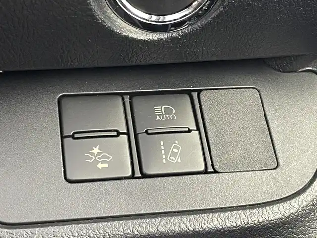 トヨタ シエンタ G 埼玉県 2016(平28)年 3.4万km ブラック 登録時走行距離33060km/純正７型ナビ　/バックカメラ　/ドライブレコーダー　/ＥＴＣ　/両側パワースライド　/衝突軽減システム　/盗難防止装置　/横滑り防止装置　/レーンキープアシスト　/アイドリングストップ/ＬＥＤヘッドライト　/オートハイビーム　/オートライト/３列シート/シートヒーター/純正15インチアルミホイール/ドアバイザー/純正フロアマット