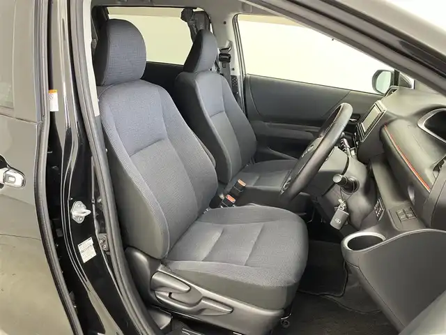 トヨタ シエンタ G 埼玉県 2016(平28)年 3.4万km ブラック 登録時走行距離33060km/純正７型ナビ　/バックカメラ　/ドライブレコーダー　/ＥＴＣ　/両側パワースライド　/衝突軽減システム　/盗難防止装置　/横滑り防止装置　/レーンキープアシスト　/アイドリングストップ/ＬＥＤヘッドライト　/オートハイビーム　/オートライト/３列シート/シートヒーター/純正15インチアルミホイール/ドアバイザー/純正フロアマット