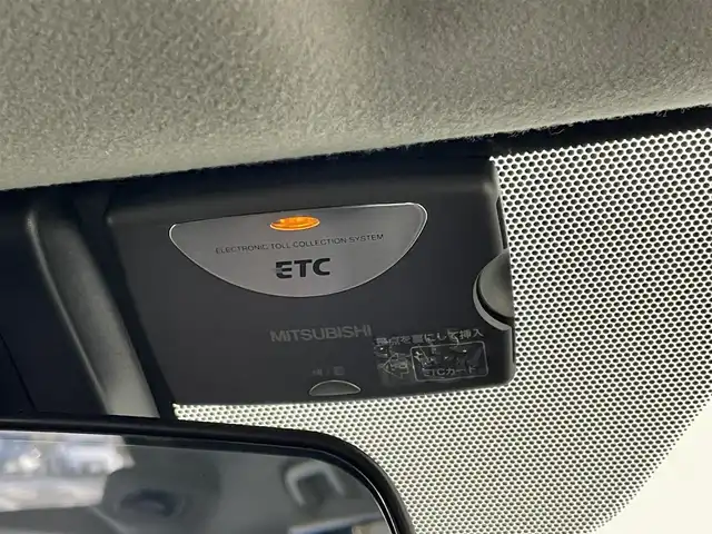 トヨタ シエンタ G 埼玉県 2016(平28)年 3.4万km ブラック 登録時走行距離33060km/純正７型ナビ　/バックカメラ　/ドライブレコーダー　/ＥＴＣ　/両側パワースライド　/衝突軽減システム　/盗難防止装置　/横滑り防止装置　/レーンキープアシスト　/アイドリングストップ/ＬＥＤヘッドライト　/オートハイビーム　/オートライト/３列シート/シートヒーター/純正15インチアルミホイール/ドアバイザー/純正フロアマット