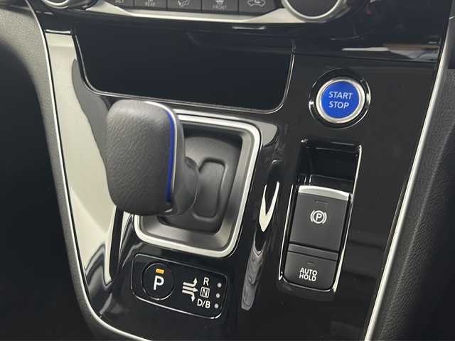 日産 セレナ e－パワー ハイウェイスター V 宮城県 2020(令2)年 4.8万km ブリリアントホワイトパール プロパイロット/エマージェンシーブレーキ/側方運転支援/ブラインドスポットモニター/アラウンドビューモニター/純正フリップダウンモニター/デジタルインナーミラー/両側パワースライドドア/ハンズフリーオートスライド/純正10型ナビ/・BT.CD.DVD.SD/フルセグカメラ/ビルトインETC/純正ドライブレコーダー（F）/プッシュスタート/スマートキー/電動パーキングブレーキ/アイドリングストップ/LEDヘッドライト/LEDフォグライト/純正フロアマット/純正16インチAW/ロールサンシェード/シートバックテーブル