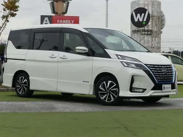 日産 セレナ e－パワー ハイウェイスター V 千葉県 2020(令2)年 4.8万km ブリリアントホワイトパール エマージェンシーブレーキ/プロパイロット/インテリジェントクルーズコントロール/ハンズフリー両側パワースライドドア/10インチ純正SDナビ/地デジTV/【BD/DVD/CD再生機能　Bluetooth接続】/アラウンドビューモニター/フリップダウンモニター/ドライブレコーダー/革巻きステアリング/ステアリングスイッチ/ETC/LEDヘッドライト/フォグライト/ウインカーミラー/コーナーセンサー/純正16インチアルミホイル/サイド/カーテンエアバッグ/インテリジェントキー
