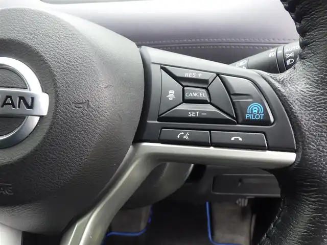 日産 セレナ e－パワー ハイウェイスター V 千葉県 2020(令2)年 4.8万km ブリリアントホワイトパール エマージェンシーブレーキ/プロパイロット/インテリジェントクルーズコントロール/ハンズフリー両側パワースライドドア/10インチ純正SDナビ/地デジTV/【BD/DVD/CD再生機能　Bluetooth接続】/アラウンドビューモニター/フリップダウンモニター/ドライブレコーダー/革巻きステアリング/ステアリングスイッチ/ETC/LEDヘッドライト/フォグライト/ウインカーミラー/コーナーセンサー/純正16インチアルミホイル/サイド/カーテンエアバッグ/インテリジェントキー