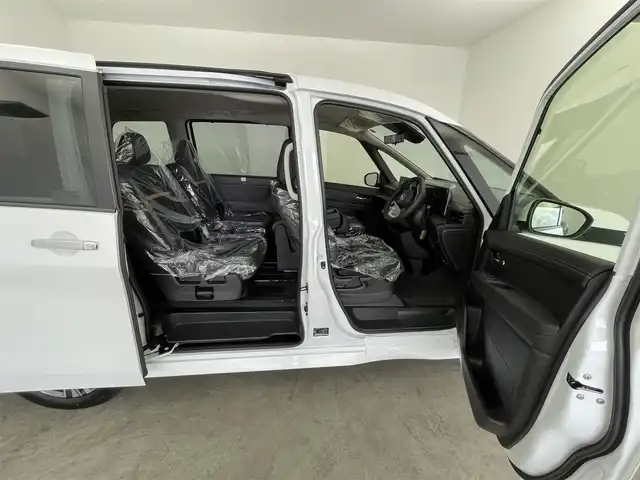 日産 セレナ e－パワー ハイウェイスター V 大分県 2025(令7)年 0.1千km プリズムホワイト 登録済未使用車/プロパイロット（ナビリンク機能付）/+プロパイロット緊急停止支援システム（SOSコール機能付）/+SOSコール/アラウンドビューモニター（移動物 検知機能付）/12.3型NissanConnectナビゲーション/・フルセグTV、BT対応、USB、AM/FM/・AppleCarPlay、AndroidAuto、HDMI/・AmazonAlexa/ステアリングスイッチ/両側電動スライドドア/ドライブレコーダー（前後セット）/インテリジェントルームミラー/ETC2.0/ワイヤレス充電器/電動パーキングブレーキ/オートホールド機能/オートライト/アダプティブLEDヘッドライト/LEDフォグ/純正16インチアルミホイール/保証書、取説、スペアキー有り