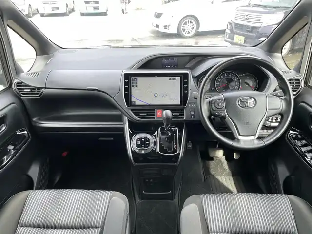 トヨタ ヴォクシー ZS 煌Ⅱ 愛媛県 2020(令2)年 1.9万km ブラック 7人乗り/純正10.5型ナビ(NSZN-W68T)/Bluetooth/DVD/SD/フルセグTV/Toyota Safety Sense C/プリクラッシュセーフティシステム/オートハイビーム /レーンデパーチャーアラート/両側パワースライドドア/バックカメラ /ビルトインETC/クリアランスソナー 前後/LEDヘッドライト/360度ドライブレコーダー (HDR360GW)/スマートキー/取説・保証書