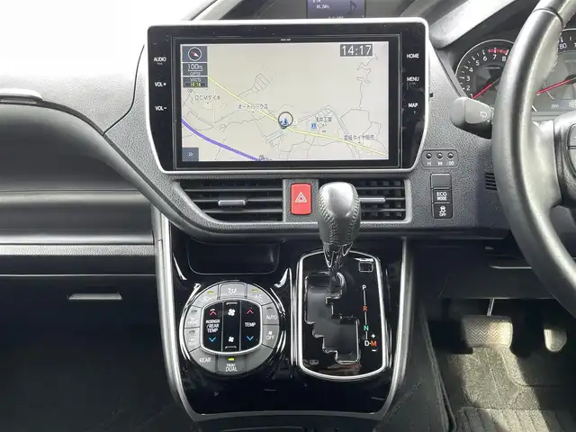 トヨタ ヴォクシー ZS 煌Ⅱ 愛媛県 2020(令2)年 1.9万km ブラック 7人乗り/純正10.5型ナビ(NSZN-W68T)/Bluetooth/DVD/SD/フルセグTV/Toyota Safety Sense C/プリクラッシュセーフティシステム/オートハイビーム /レーンデパーチャーアラート/両側パワースライドドア/バックカメラ /ビルトインETC/クリアランスソナー 前後/LEDヘッドライト/360度ドライブレコーダー (HDR360GW)/スマートキー/取説・保証書