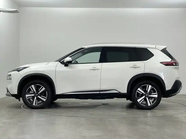 日産 エクストレイル G e－4ORCE 群馬県 2025(令7)年 0.3万km ブリリアントホワイトパール 純正１２．３インチナビ/アラウンドビューモニター/プロパイロット/ブラインドスポットモニター/デジタルインナーミラー/ヘッドアップディスプレイ/パワーバックドア/シートヒーター/パワーシート/前後ドライブレコーダー/ETC2.0/オートマチックハイビーム/LEDヘッドライト/コーナーセンサー/純正AW/純正フロアマット/禁煙車