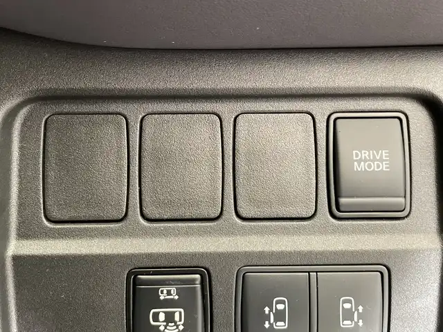 日産 セレナ e－パワー ハイウェイスター V 栃木県 2021(令3)年 5.2万km パール 純正10インチナビ/（CD/DVD/フルセグTV/Bluetooth/SD）/全方位カメラ/プロパイロット/コーナーセンサー/BSM/ビルトインETC/前方ドライブレコーダー/両側ハンズフリーパワースライドドア/禁煙車/デジタルインナーミラー/フリップダウンモニター/オートライト/LEDヘッドライト/横滑り防止装置/フォグランプ/スマートキー/プッシュスタート/ステアリングスイッチ/ウィンカーミラー/純正15インチアルミホイール/純正フロアマット