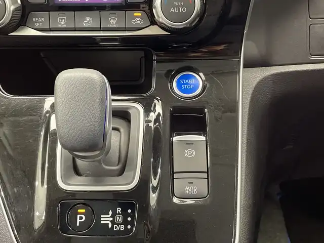 日産 セレナ e－パワー ハイウェイスター V 栃木県 2021(令3)年 5.2万km パール 純正10インチナビ/（CD/DVD/フルセグTV/Bluetooth/SD）/全方位カメラ/プロパイロット/コーナーセンサー/BSM/ビルトインETC/前方ドライブレコーダー/両側ハンズフリーパワースライドドア/禁煙車/デジタルインナーミラー/フリップダウンモニター/オートライト/LEDヘッドライト/横滑り防止装置/フォグランプ/スマートキー/プッシュスタート/ステアリングスイッチ/ウィンカーミラー/純正15インチアルミホイール/純正フロアマット