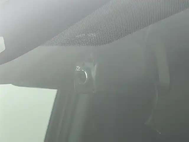 トヨタ ヴォクシー S－Z 道央・札幌 2022(令4)年 0.6万km グリッターブラックガラスフレーク ・４WD/・モデリスタエアロ/・モデリスタ１８インチAW/・純正ディスプレイオーディオ/　ナビキット//  CD/DVDキット /　BT/USB/miracast/フルセグ/・パノラミックビューモニター/・社外デジタルインナーミラー/・ビルトインETC2.0/・トヨタセーフティセンス/・プリクラッシュセーフティ(PCS)/・レーダークルーズコントロール/・レーンディパーチャーアラート(LDA)/・ブラインドスポットモニター(BSM)/・プロアクティブドライビングアシスト(PDA)/・リヤクロストラフィックアラート(RCTA)/・リヤカメラディテクション(RCD)/・パーキングサポートブレーキ(PKSB)/・安心降車アシスト(SEA)/・ロードサインアシスト(RSA)/・レーンチェンジアシスト（LCA）/・フロントクロストラフィックアラート(FCTA)/・クリアランスソナー/・アドバンスドドライブ/・ドライブモニター/・オートハイビーム/・両側パワースライドドア/・ハーフレザーシート/・前席シートヒーター/・パワーバックドア/・LEDヘッドライト/・フォグライト/・オートライト/・プッシュスタート/・スマートキー/・純正フロアマット/・ドアバイザー