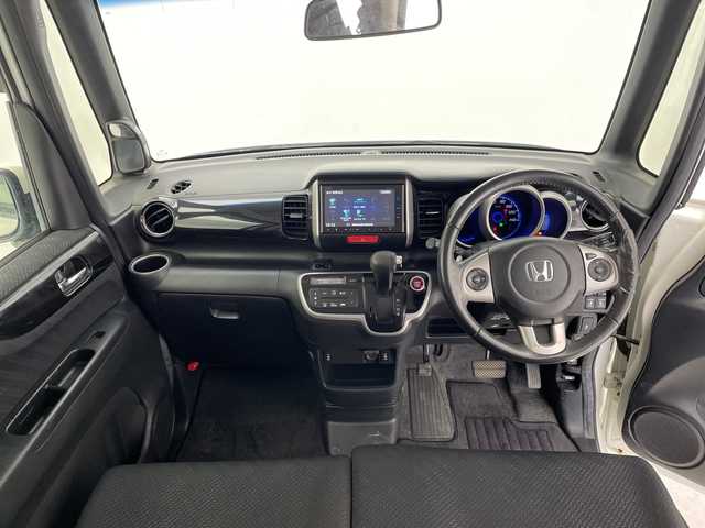 ホンダ Ｎ ＢＯＸ カスタム ターボ SSパッケージ 愛知県 2014(平26)年 6.7万km プレミアムホワイトパール 安心パッケージ/純正ナビ/両側パワースライドドア/シートヒーター/クルーズコントロール/バックカメラ/純正アルミホイール/HIDヘッドライト/オートライト/ETC/フルセグ/CD DVD/Bluetooth/ステアリングスイッチ/スマートキー/プッシュスタート