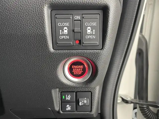 ホンダ Ｎ ＢＯＸ カスタム L ターボ スタイル+ブラック 愛知県 2023(令5)年 3.1万km プラチナホワイトパール 純正９型ナビ　シートヒーター　禁煙車　フルセグＴＶ　カープレイ　バックカメラ　ハーフレザー　両側パワスラ　前後ドラレコ　ホンダセンシング　衝突軽減　追従クルコン　パドルシフト　コーナーセンサー　ＬＥＤオートライト　フォグランプ　ETC　電動パーキング　リアロールシェード