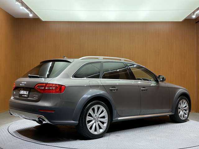アウディ Ａ４ オールロードクワトロ 千葉県 2013(平25)年 3.2万km ダコタグレーメタリック 黒革シート　/ナビ　/ＴＶ　/バックカメラ　/Ｂｌｕｅｔｏｏｔｈ接続　/電動シート　/シートヒーター　/パーキングアシスト　/ＨＩＤヘッドライト　/プッシュスタート　/スマートキー　/オートライト　/ドラレコ　/ＥＴＣ