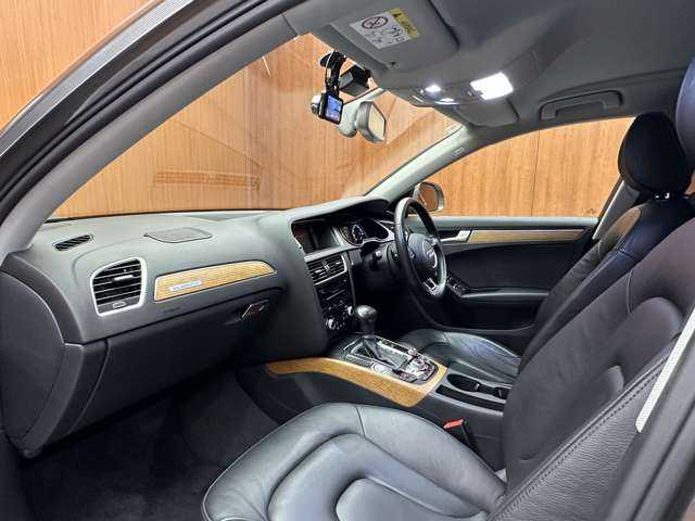 アウディ Ａ４ オールロードクワトロ 千葉県 2013(平25)年 3.2万km ダコタグレーメタリック 黒革シート　/ナビ　/ＴＶ　/バックカメラ　/Ｂｌｕｅｔｏｏｔｈ接続　/電動シート　/シートヒーター　/パーキングアシスト　/ＨＩＤヘッドライト　/プッシュスタート　/スマートキー　/オートライト　/ドラレコ　/ＥＴＣ