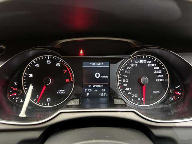 アウディ Ａ４ オールロードクワトロ 千葉県 2013(平25)年 3.2万km ダコタグレーメタリック 黒革シート　/ナビ　/ＴＶ　/バックカメラ　/Ｂｌｕｅｔｏｏｔｈ接続　/電動シート　/シートヒーター　/パーキングアシスト　/ＨＩＤヘッドライト　/プッシュスタート　/スマートキー　/オートライト　/ドラレコ　/ＥＴＣ