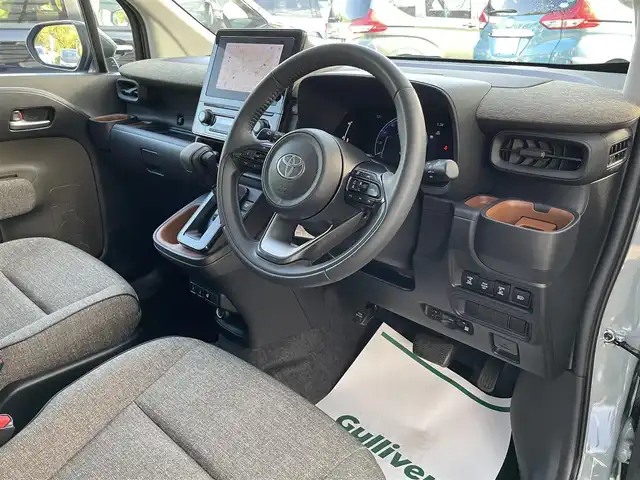 トヨタ シエンタ Z 埼玉県 2023(令5)年 2.9万km アーバンカーキ コンフォートパッケージ/前席シートヒーター/純正ナビ/パノラミックビューモニター/ビルトインETC2.0/ナビ連動前後ドラレコ/両側パワースライドドア/クリアランスソナー/LEDヘッドライト/レーダークルーズコントロール/セーフティセンス/プッシュスタート/スマートキー/保証書付整備手帳/取扱説明書