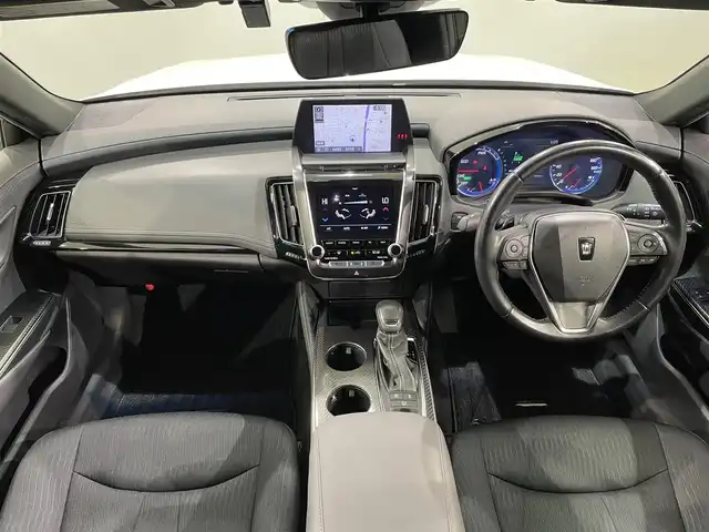 トヨタ クラウン ハイブリッド RS 愛知県 2018(平30)年 7.5万km ホワイトパールクリスタルシャイン 純正８インチナビ/プリクラッシュセーフティ/レーダークルーズコントロール/クリアランスソナー/レーンキープアシスト/先行車発進告知/電動パーキングブレーキ/ブレーキホールド/パドルシフト/ハンドルヒーター/シートーヒーター/ＡＣ１００Ｖコンセント/ドライブレコーダー/ビルトインＥＴＣ/バックカメラ/アクセサリーソケット/ISOFIX/LEDヘッドライト/オートハイビーム/純正フロアマット/純正18インチアルミホイール