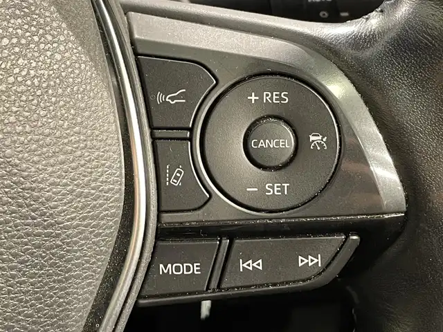 トヨタ クラウン ハイブリッド RS 愛知県 2018(平30)年 7.5万km ホワイトパールクリスタルシャイン 純正８インチナビ/プリクラッシュセーフティ/レーダークルーズコントロール/クリアランスソナー/レーンキープアシスト/先行車発進告知/電動パーキングブレーキ/ブレーキホールド/パドルシフト/ハンドルヒーター/シートーヒーター/ＡＣ１００Ｖコンセント/ドライブレコーダー/ビルトインＥＴＣ/バックカメラ/アクセサリーソケット/ISOFIX/LEDヘッドライト/オートハイビーム/純正フロアマット/純正18インチアルミホイール