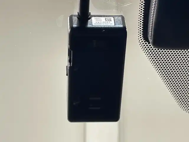 トヨタ クラウン ハイブリッド RS 愛知県 2018(平30)年 7.5万km ホワイトパールクリスタルシャイン 純正８インチナビ/プリクラッシュセーフティ/レーダークルーズコントロール/クリアランスソナー/レーンキープアシスト/先行車発進告知/電動パーキングブレーキ/ブレーキホールド/パドルシフト/ハンドルヒーター/シートーヒーター/ＡＣ１００Ｖコンセント/ドライブレコーダー/ビルトインＥＴＣ/バックカメラ/アクセサリーソケット/ISOFIX/LEDヘッドライト/オートハイビーム/純正フロアマット/純正18インチアルミホイール