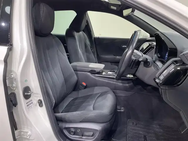 トヨタ クラウン ハイブリッド RS 愛知県 2018(平30)年 7.5万km ホワイトパールクリスタルシャイン 純正８インチナビ/プリクラッシュセーフティ/レーダークルーズコントロール/クリアランスソナー/レーンキープアシスト/先行車発進告知/電動パーキングブレーキ/ブレーキホールド/パドルシフト/ハンドルヒーター/シートーヒーター/ＡＣ１００Ｖコンセント/ドライブレコーダー/ビルトインＥＴＣ/バックカメラ/アクセサリーソケット/ISOFIX/LEDヘッドライト/オートハイビーム/純正フロアマット/純正18インチアルミホイール