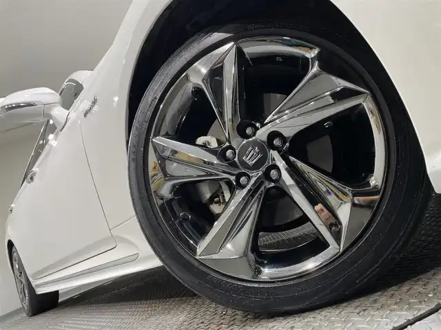 トヨタ クラウン ハイブリッド RS 愛知県 2018(平30)年 7.5万km ホワイトパールクリスタルシャイン 純正８インチナビ/プリクラッシュセーフティ/レーダークルーズコントロール/クリアランスソナー/レーンキープアシスト/先行車発進告知/電動パーキングブレーキ/ブレーキホールド/パドルシフト/ハンドルヒーター/シートーヒーター/ＡＣ１００Ｖコンセント/ドライブレコーダー/ビルトインＥＴＣ/バックカメラ/アクセサリーソケット/ISOFIX/LEDヘッドライト/オートハイビーム/純正フロアマット/純正18インチアルミホイール