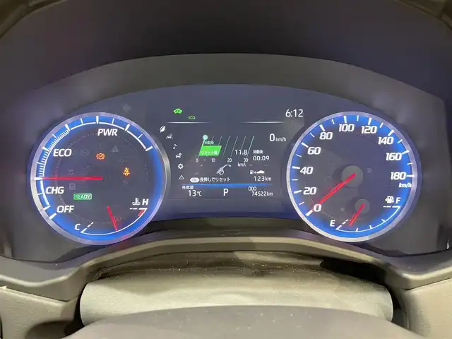 トヨタ クラウン ハイブリッド RS 愛知県 2018(平30)年 7.5万km ホワイトパールクリスタルシャイン 純正８インチナビ/プリクラッシュセーフティ/レーダークルーズコントロール/クリアランスソナー/レーンキープアシスト/先行車発進告知/電動パーキングブレーキ/ブレーキホールド/パドルシフト/ハンドルヒーター/シートーヒーター/ＡＣ１００Ｖコンセント/ドライブレコーダー/ビルトインＥＴＣ/バックカメラ/アクセサリーソケット/ISOFIX/LEDヘッドライト/オートハイビーム/純正フロアマット/純正18インチアルミホイール