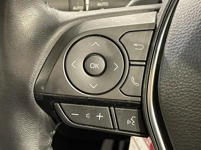 トヨタ クラウン ハイブリッド RS 愛知県 2018(平30)年 7.5万km ホワイトパールクリスタルシャイン 純正８インチナビ/プリクラッシュセーフティ/レーダークルーズコントロール/クリアランスソナー/レーンキープアシスト/先行車発進告知/電動パーキングブレーキ/ブレーキホールド/パドルシフト/ハンドルヒーター/シートーヒーター/ＡＣ１００Ｖコンセント/ドライブレコーダー/ビルトインＥＴＣ/バックカメラ/アクセサリーソケット/ISOFIX/LEDヘッドライト/オートハイビーム/純正フロアマット/純正18インチアルミホイール