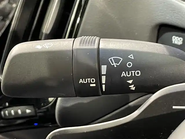 トヨタ クラウン ハイブリッド RS 愛知県 2018(平30)年 7.5万km ホワイトパールクリスタルシャイン 純正８インチナビ/プリクラッシュセーフティ/レーダークルーズコントロール/クリアランスソナー/レーンキープアシスト/先行車発進告知/電動パーキングブレーキ/ブレーキホールド/パドルシフト/ハンドルヒーター/シートーヒーター/ＡＣ１００Ｖコンセント/ドライブレコーダー/ビルトインＥＴＣ/バックカメラ/アクセサリーソケット/ISOFIX/LEDヘッドライト/オートハイビーム/純正フロアマット/純正18インチアルミホイール