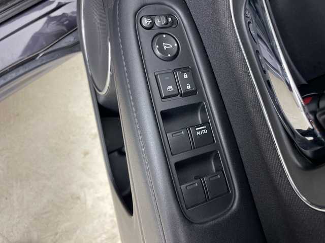 ホンダ ヴェゼル ハイブリッド X ホンダセンシング 道央・札幌 2018(平30)年 7.8万km ルーセブラックM ・ワンオーナー/・純正ナビ＆ＴＶ＆ＢＴ＆ＤＶＤ＆ＣＤ＆ＵＳＢ/・バックカメラ/・ホンダセンシング/・レーンキープアシスト/・横滑り防止/・パドルシフト/・アダプティブクルーズコントロール/・フロントワイパーデアイサー/・ドアミラーヒーター/・前席シートヒーター/・オートライト/・ＬＥＤヘッドライト/・電動パーキングブレーキ/・ブレーキホールド/・純正リモコンスターター/・保証書有り