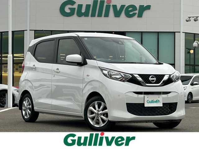 日産 デイズ X 佐賀県 2019(令1)年 0.4万km ホワイトパール ワンオーナー/純正オーディオ/・AM/FM/CD/AUX/バックカメラ(ルームミラー映写)/前方ドライブレコーダー/エマージェンシーブレーキ/車線逸脱警報機能/前後クリアランスソナー/ISOFIX対応/ステアリングリモコン/純正14インチアルミホイール/純正フロアマット/新車保証書/スペアキー１本