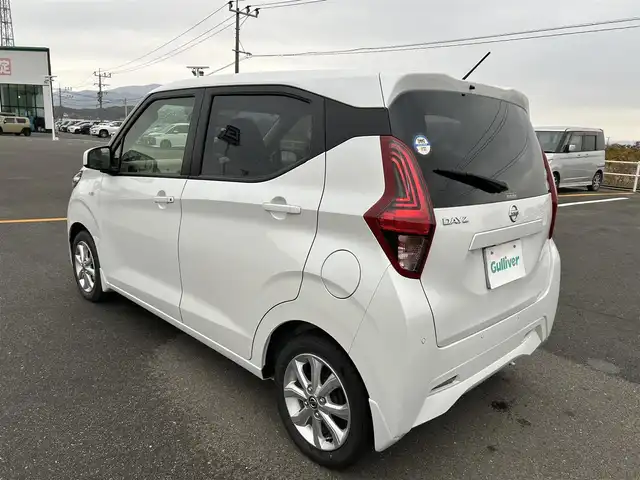 日産 デイズ X 佐賀県 2019(令1)年 0.4万km ホワイトパール ワンオーナー/純正オーディオ/・AM/FM/CD/AUX/バックカメラ(ルームミラー映写)/前方ドライブレコーダー/エマージェンシーブレーキ/車線逸脱警報機能/前後クリアランスソナー/ISOFIX対応/ステアリングリモコン/純正14インチアルミホイール/純正フロアマット/新車保証書/スペアキー１本