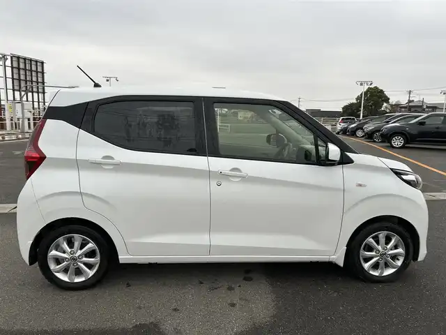 日産 デイズ X 佐賀県 2019(令1)年 0.4万km ホワイトパール ワンオーナー/純正オーディオ/・AM/FM/CD/AUX/バックカメラ(ルームミラー映写)/前方ドライブレコーダー/エマージェンシーブレーキ/車線逸脱警報機能/前後クリアランスソナー/ISOFIX対応/ステアリングリモコン/純正14インチアルミホイール/純正フロアマット/新車保証書/スペアキー１本