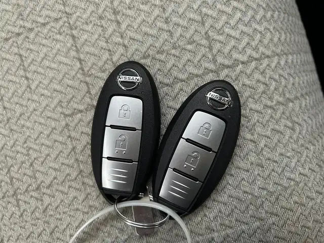 日産 デイズ X 佐賀県 2019(令1)年 0.4万km ホワイトパール ワンオーナー/純正オーディオ/・AM/FM/CD/AUX/バックカメラ(ルームミラー映写)/前方ドライブレコーダー/エマージェンシーブレーキ/車線逸脱警報機能/前後クリアランスソナー/ISOFIX対応/ステアリングリモコン/純正14インチアルミホイール/純正フロアマット/新車保証書/スペアキー１本