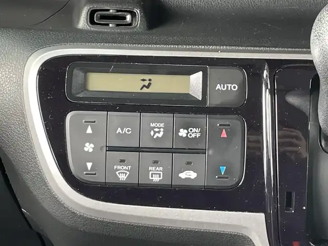 ホンダ Ｎ ＢＯＸ カスタム SSパッケージ 三重県 2014(平26)年 8.4万km スマートブラック (株)IDOMが運営する【じしゃロン四日市店】の自社ローン専用車両になります。こちらは現金またはオートローンご利用時の価格です。自社ローンご希望の方は別途その旨お申付け下さい/純正SDナビ【CD/DVD/Bluetooth】/バックカメラ/ETC/両側パワースライドドア/ステアリングスイッチ/プッシュスタート/スマートキー/電格ウィンカーミラー