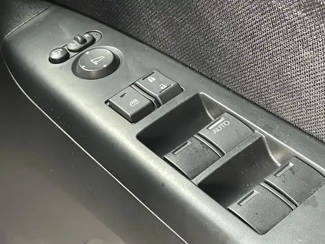ホンダ Ｎ ＢＯＸ カスタム SSパッケージ 三重県 2014(平26)年 8.4万km スマートブラック (株)IDOMが運営する【じしゃロン四日市店】の自社ローン専用車両になります。こちらは現金またはオートローンご利用時の価格です。自社ローンご希望の方は別途その旨お申付け下さい/純正SDナビ【CD/DVD/Bluetooth】/バックカメラ/ETC/両側パワースライドドア/ステアリングスイッチ/プッシュスタート/スマートキー/電格ウィンカーミラー