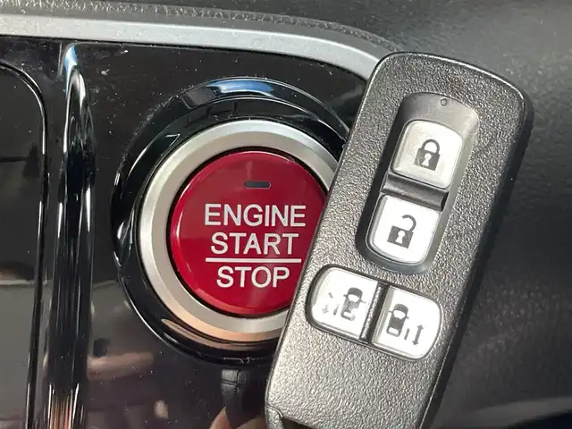 ホンダ Ｎ ＢＯＸ カスタム SSパッケージ 三重県 2014(平26)年 8.4万km スマートブラック (株)IDOMが運営する【じしゃロン四日市店】の自社ローン専用車両になります。こちらは現金またはオートローンご利用時の価格です。自社ローンご希望の方は別途その旨お申付け下さい/純正SDナビ【CD/DVD/Bluetooth】/バックカメラ/ETC/両側パワースライドドア/ステアリングスイッチ/プッシュスタート/スマートキー/電格ウィンカーミラー
