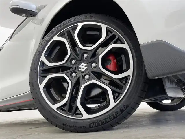 スズキ スイフト スポーツ 群馬県 2019(令1)年 2.9万km ピュアホワイトP 6速マニュアルターボ/Sport専用 フロントシート［Sportロゴ入り］/Sport専用 バンパー＆グリル/Sport専用 サイドアンダースポイラー/社外　パナソニック　ストラーダ　ナビ/・CD/DVD/SD(MSV)/USB/Bluetooth/フルセグTV/シートヒーター /クルーズコントロール/LEDヘッドライト/オートライト /フォグランプ （F/R）/純正17インチAW/ステアリングリモコン/スマートキー /プッシュスタート