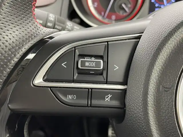 スズキ スイフト スポーツ 群馬県 2019(令1)年 2.9万km ピュアホワイトP 6速マニュアルターボ/Sport専用 フロントシート［Sportロゴ入り］/Sport専用 バンパー＆グリル/Sport専用 サイドアンダースポイラー/社外　パナソニック　ストラーダ　ナビ/・CD/DVD/SD(MSV)/USB/Bluetooth/フルセグTV/シートヒーター /クルーズコントロール/LEDヘッドライト/オートライト /フォグランプ （F/R）/純正17インチAW/ステアリングリモコン/スマートキー /プッシュスタート