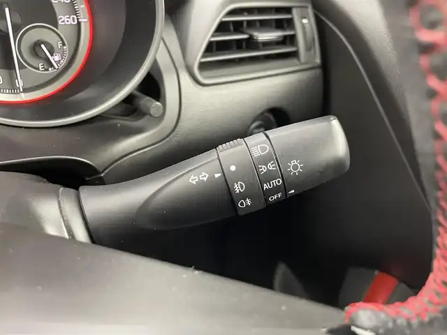 スズキ スイフト スポーツ 群馬県 2019(令1)年 2.9万km ピュアホワイトP 6速マニュアルターボ/Sport専用 フロントシート［Sportロゴ入り］/Sport専用 バンパー＆グリル/Sport専用 サイドアンダースポイラー/社外　パナソニック　ストラーダ　ナビ/・CD/DVD/SD(MSV)/USB/Bluetooth/フルセグTV/シートヒーター /クルーズコントロール/LEDヘッドライト/オートライト /フォグランプ （F/R）/純正17インチAW/ステアリングリモコン/スマートキー /プッシュスタート