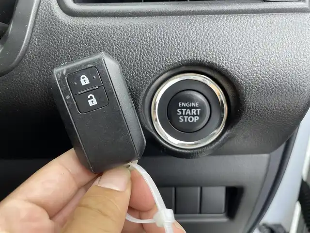 スズキ スイフト スポーツ 群馬県 2019(令1)年 2.9万km ピュアホワイトP 6速マニュアルターボ/Sport専用 フロントシート［Sportロゴ入り］/Sport専用 バンパー＆グリル/Sport専用 サイドアンダースポイラー/社外　パナソニック　ストラーダ　ナビ/・CD/DVD/SD(MSV)/USB/Bluetooth/フルセグTV/シートヒーター /クルーズコントロール/LEDヘッドライト/オートライト /フォグランプ （F/R）/純正17インチAW/ステアリングリモコン/スマートキー /プッシュスタート