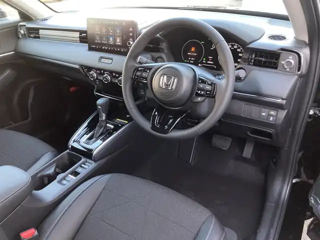 ホンダ ヴェゼル ハイブリッド e:HEV Z 和歌山県 2025(令7)年 0.1千km クリスタルブラックパール 登録済み未使用車/Honda CONNECTディスプレー（ナビ付）/フルセグTV/バックカメラ/（BT/AppleCarPlay/AndroidAuto）/衝突軽減ブレーキ/アダプティブクルーズコントロール/路外逸脱抑制機能/ブラインドスポットインフォメーション/パーキングセンサー/踏み間違い衝突軽減/電子パーキング/オートホールド/ハーフレザーシート/シートヒーター/ステアリングヒーター/パワーバックドア/純正ビルトインETC２．０/純正１８インチアルミホイール/LEDヘッドライト/LEDフォグランプ/オートライト/アダプティブドライビングビーム